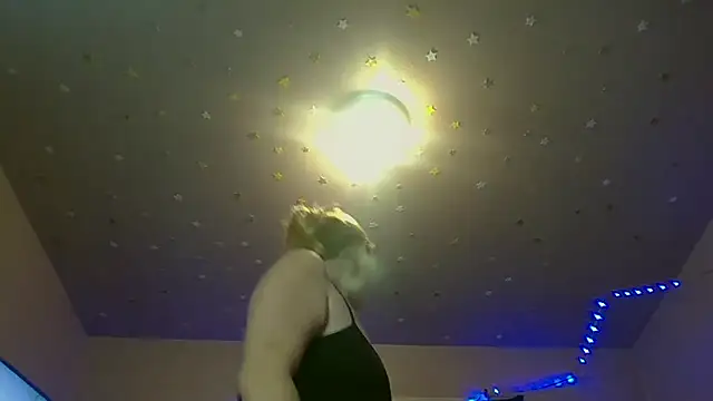 Snapshot of Queen2454 chatting on 10-26-25, 10:58 Queen2454 online show from 10-26-25, 10:58