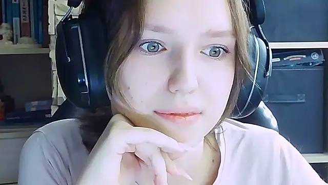 Snapshot of Diana-back chatting on 09-30-25, 06:07 Diana-back online show from 09-30-25, 06:07