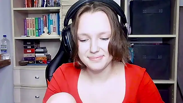 Snapshot of Diana-back chatting on 10-18-25, 01:56 Diana-back online show from 10-18-25, 01:56