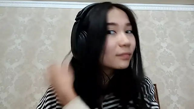 YukiShaapan online show from 10-21-25, 12:17