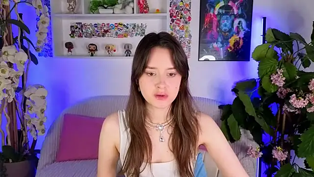 Snapshot of EvaSwen chatting on 10-24-25, 09:55 EvaSwen online show from 10-24-25, 09:55