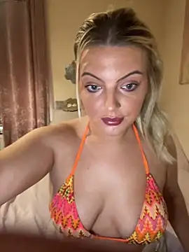 Snapshot of Diamondxoxx chatting on 10-10-25, 01:21 Diamondxoxx online show from 10-10-25, 01:21