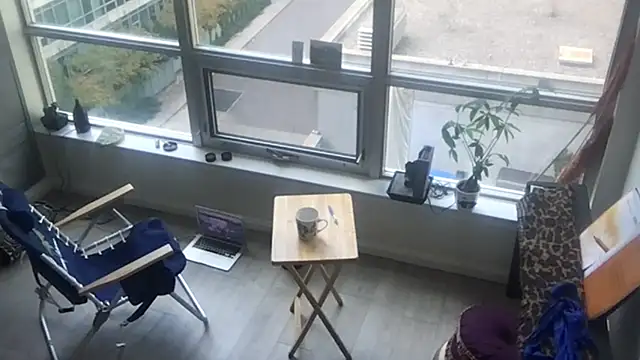 Snapshot of tia___fox chatting on 10-29-25, 08:21 tia   fox online show from 10-29-25, 08:21