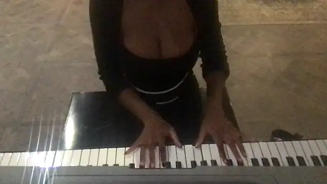 tia   fox online show from 11-27-25, 09:33