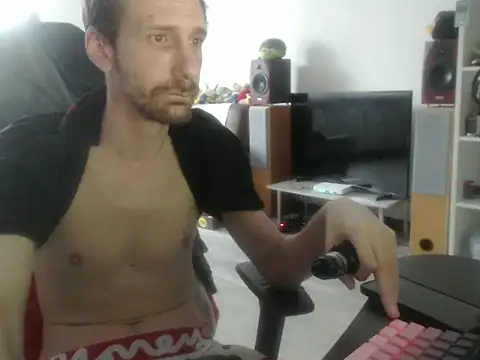 Snapshot of LoyalDoggie chatting on 06-17-26, 02:07 LoyalDoggie online show from 06-17-26, 02:07