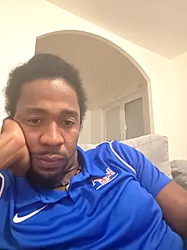 Snapshot of cracha chatting on 10-24-25, 12:08 cracha online show from 10-24-25, 12:08