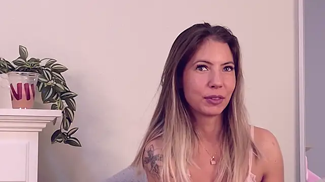 CassieMiles online show from 11-18-25, 04:06