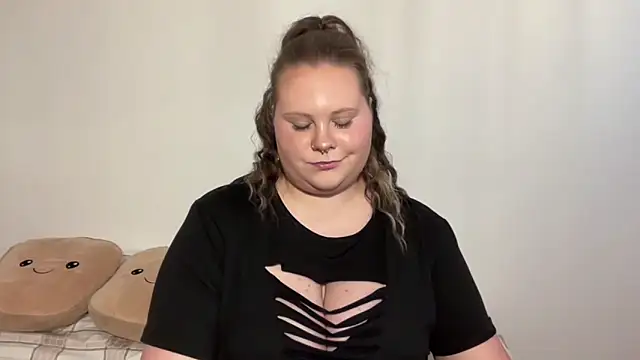 Snapshot of BriannaFlirty chatting on 11-07-25, 01:22 BriannaFlirty online show from 11-07-25, 01:22