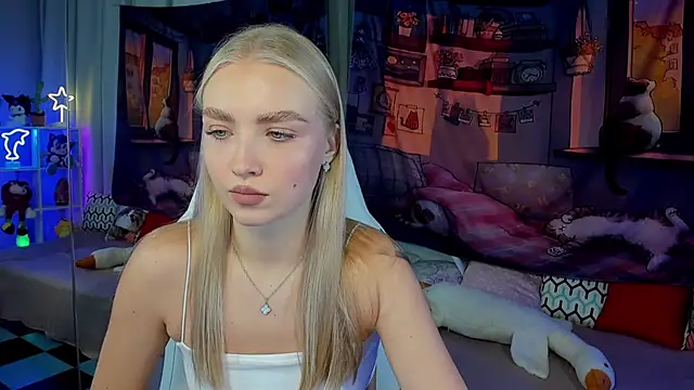 Snapshot of TessaGrays chatting on 10-31-25, 11:22 TessaGrays online show from 10-31-25, 11:22