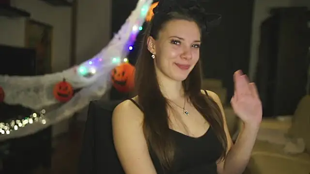 Snapshot of CandyStorm chatting on 10-28-25, 08:11 CandyStorm online show from 10-28-25, 08:11