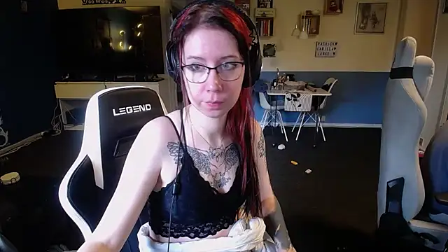 Snapshot of TattooedGirls chatting on 10-13-25, 08:25 TattooedGirls online show from 10-13-25, 08:25