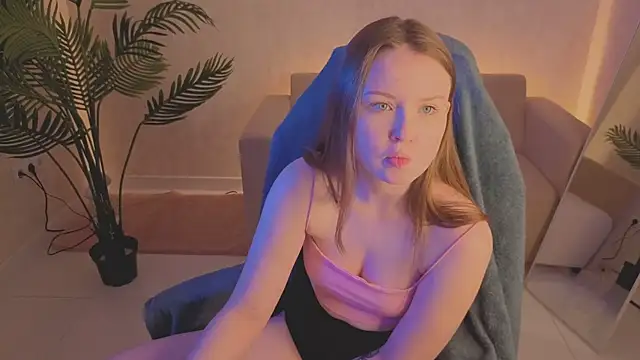 Snapshot of SirenaBlessing chatting on 12-04-25, 05:21 SirenaBlessing online show from 12-04-25, 05:21