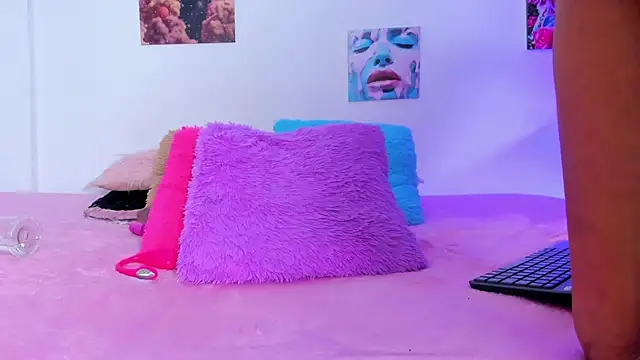 Snapshot of debbie_hans chatting on 12-05-25, 01:31 debbie hans online show from 12-05-25, 01:31