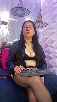 Snapshot of Marianasmitt chatting on 10-31-25, 12:28 Marianasmitt online show from 10-31-25, 12:28