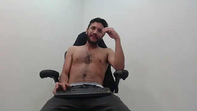 Juan FelipeX01 online show from 11-05-25, 04:18