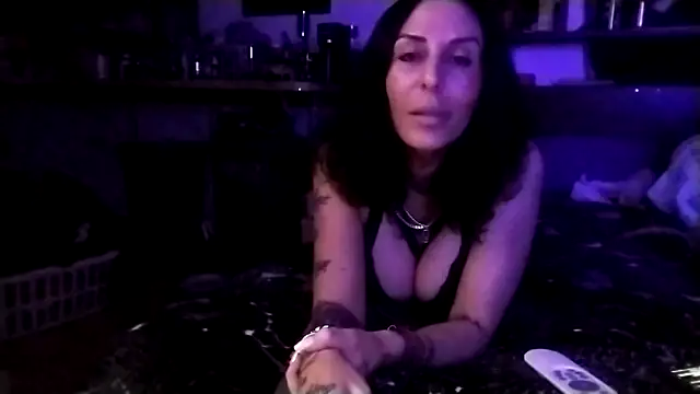 inkdhollow1 online show from 10-25-25, 03:03