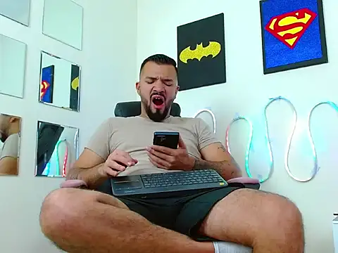 Snapshot of mathewv_ chatting on 11-26-25, 05:19 mathewv online show from 11-26-25, 05:19