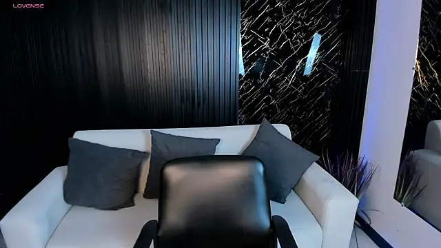 VenusCooper online show from 11-08-25, 06:40