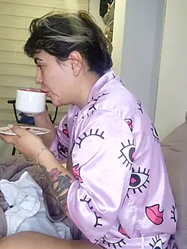 Zoe riivas online show from 11-20-25, 10:04