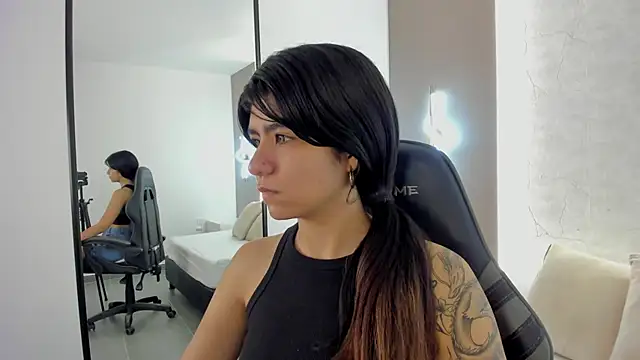 Snapshot of fiorella18_ chatting on 11-15-25, 02:20 fiorella18 online show from 11-15-25, 02:20