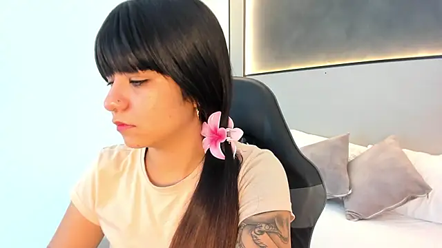 Snapshot of fiorella18_ chatting on 11-27-25, 01:51 fiorella18 online show from 11-27-25, 01:51