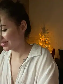 Snapshot of AlmaryKim chatting on 12-25-24, 12:27 AlmaryKim online show from 12-25-24, 12:27