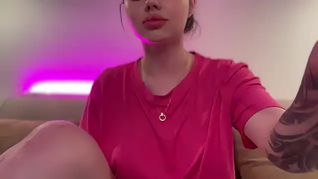 Snapshot of AlmaryKim chatting on 09-29-25, 08:02 AlmaryKim online show from 09-29-25, 08:02