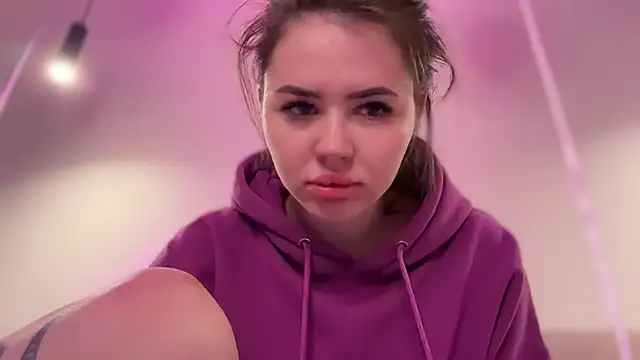 Snapshot of AlmaryKim chatting on 10-03-25, 08:39 AlmaryKim online show from 10-03-25, 08:39