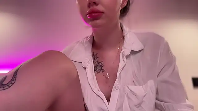 Snapshot of AlmaryKim chatting on 10-04-25, 09:02 AlmaryKim online show from 10-04-25, 09:02