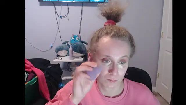 Snapshot of cinderellie chatting on 10-27-25, 03:32 cinderellie online show from 10-27-25, 03:32