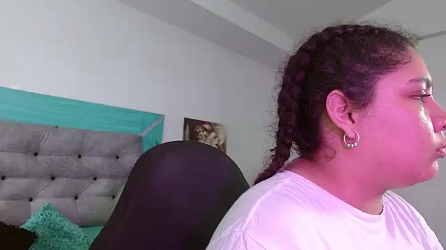 Snapshot of roxx_iie chatting on 12-18-25, 02:34 roxx iie online show from 12-18-25, 02:34