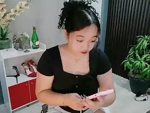 UrFavouriteCravings online show from 12-21-25, 02:41