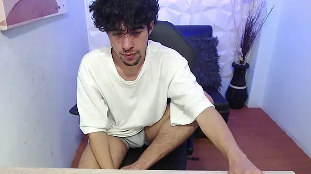 Liil boy online show from 10-02-25, 03:24