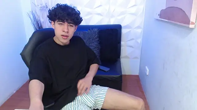 Liil boy online show from 10-28-25, 03:43