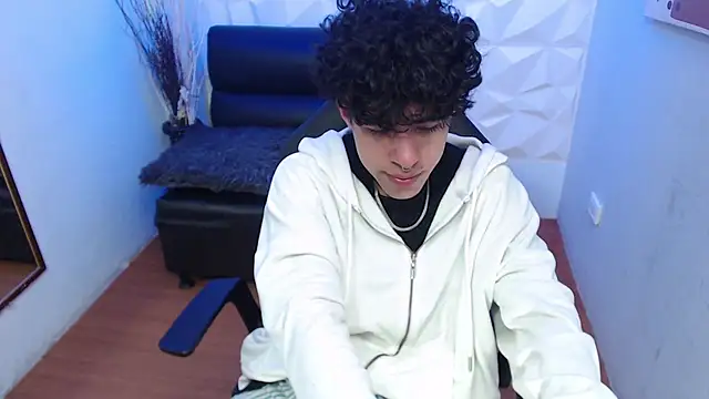 Liil boy online show from 10-29-25, 03:53