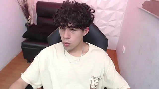 Liil boy online show from 10-30-25, 03:52