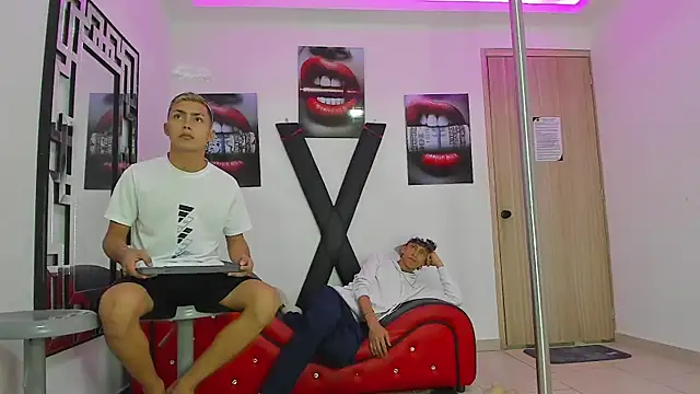 VERY HOT GUYS online show from 10-03-25, 01:35