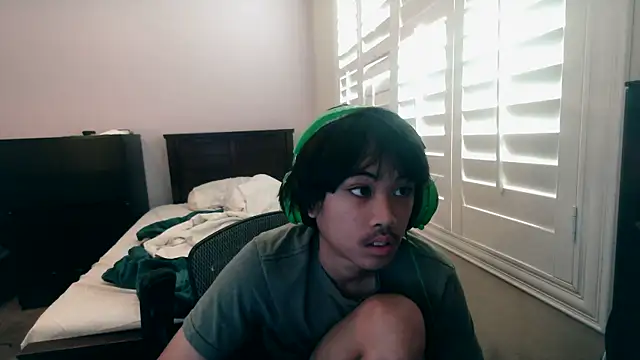 youngasianboy2007 online show from 12-02-25, 10:27