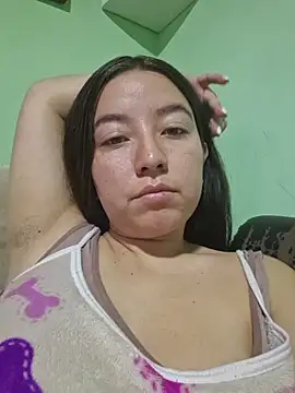 Snapshot of annyaparis chatting on 10-31-25, 12:44 annyaparis online show from 10-31-25, 12:44