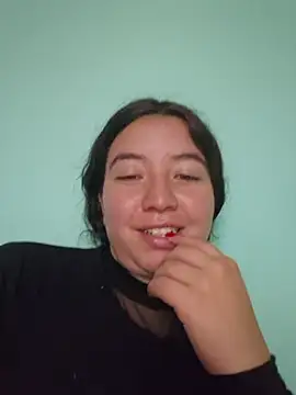 Snapshot of annyaparis chatting on 11-05-25, 10:21 annyaparis online show from 11-05-25, 10:21