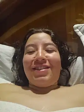 Snapshot of annyaparis chatting on 11-16-25, 07:25 annyaparis online show from 11-16-25, 07:25