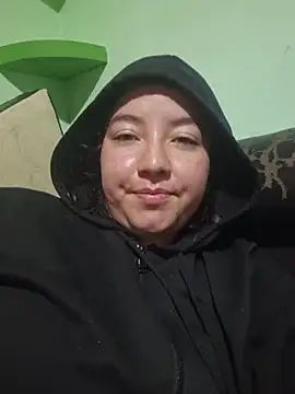 Snapshot of annyaparis chatting on 11-19-25, 12:10 annyaparis online show from 11-19-25, 12:10