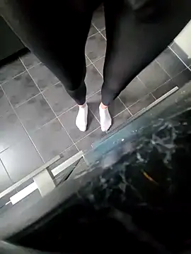 Snapshot of rezzzze chatting on 11-01-25, 02:08 rezzzze online show from 11-01-25, 02:08