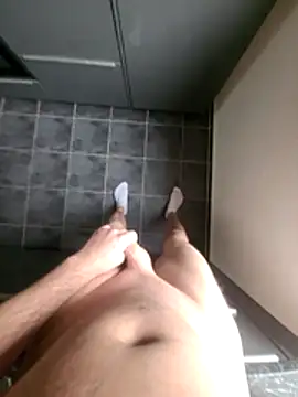 Snapshot of rezzzze chatting on 11-15-25, 11:51 rezzzze online show from 11-15-25, 11:51