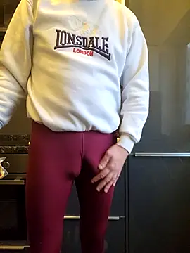 Snapshot of rezzzze chatting on 11-28-25, 07:22 rezzzze online show from 11-28-25, 07:22