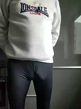 Snapshot of rezzzze chatting on 11-29-25, 07:55 rezzzze online show from 11-29-25, 07:55