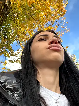 Snapshot of ilariea_girl chatting on 10-15-25, 07:19 ilariea girl online show from 10-15-25, 07:19