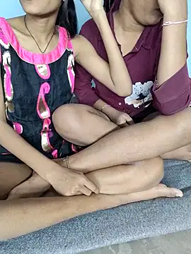 Unique girls90 online show from 04-12-26, 12:43