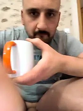 fred77183 online show from 12-04-25, 04:27