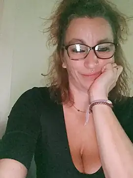 Fifi83Bell online show from 11-27-25, 03:58